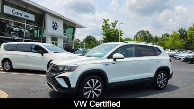 2022 Volkswagen Taos SE AWD photo