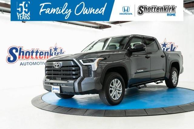 2022 Toyota Tundra SR5 4WD photo
