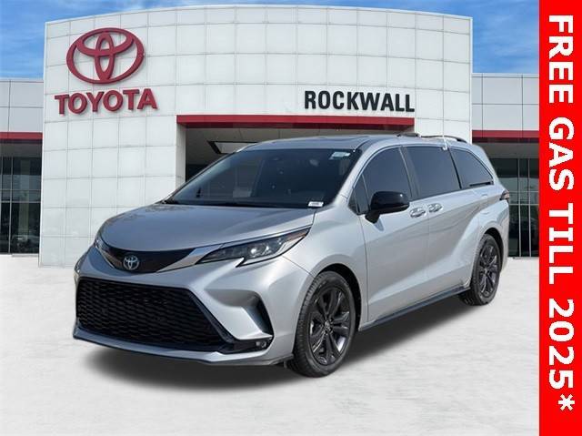 2022 Toyota Sienna XSE FWD photo