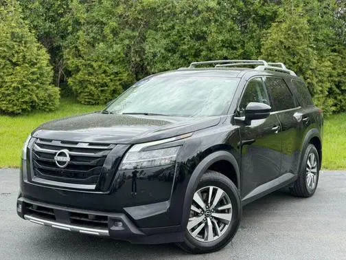 2022 Nissan Pathfinder SL 4WD photo