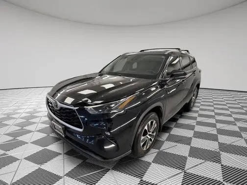 2022 Toyota Highlander XLE AWD photo