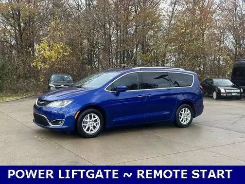 2020 Chrysler Pacifica Minivan Touring L FWD photo