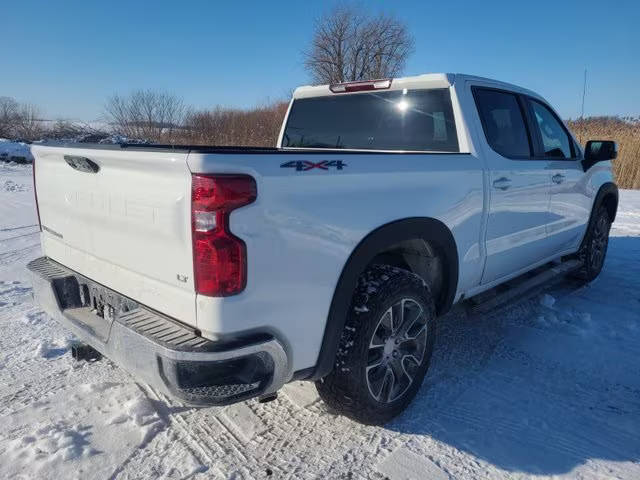 2022 Chevrolet Silverado 1500 LT 4WD photo