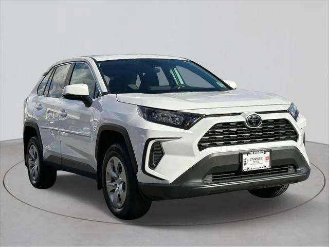 2022 Toyota RAV4 LE AWD photo