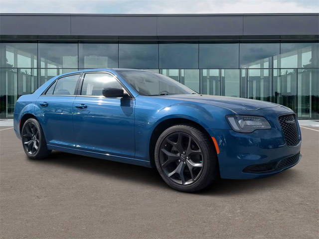 2022 Chrysler 300 Touring RWD photo