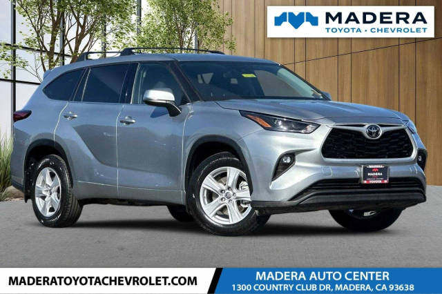 2022 Toyota Highlander LE AWD photo