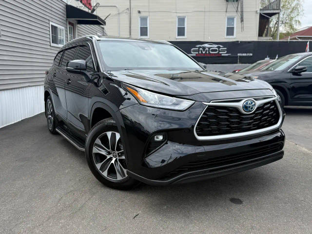 2022 Toyota Highlander Hybrid XLE AWD photo