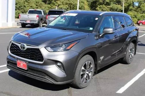 2022 Toyota Highlander XLE AWD photo