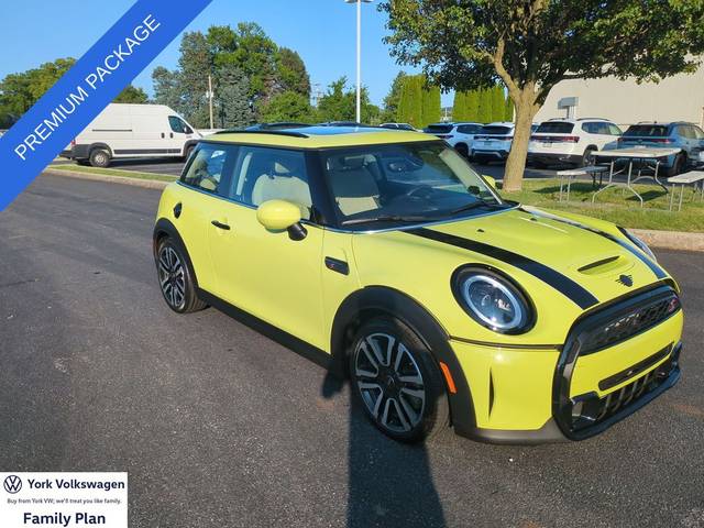 2023 MINI Hardtop 2 Door Cooper S FWD photo