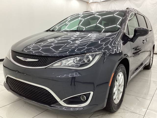 2020 Chrysler Pacifica Minivan Touring L FWD photo