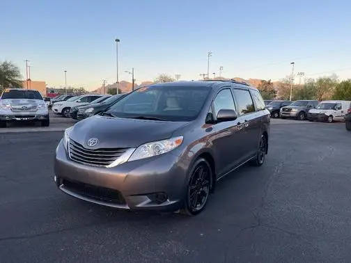 2015 Toyota Sienna LE AWD photo
