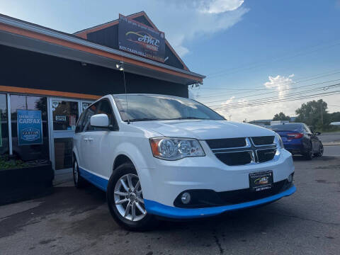 2020 Dodge Grand Caravan SXT FWD photo
