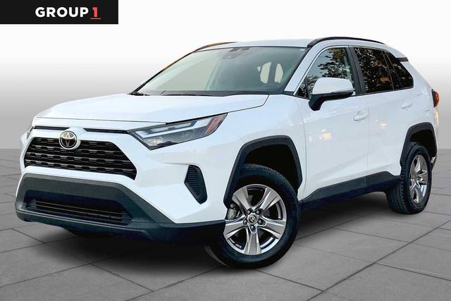 2022 Toyota RAV4 XLE FWD photo