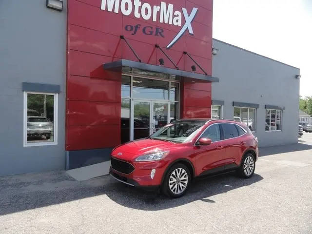 2022 Ford Escape Titanium AWD photo