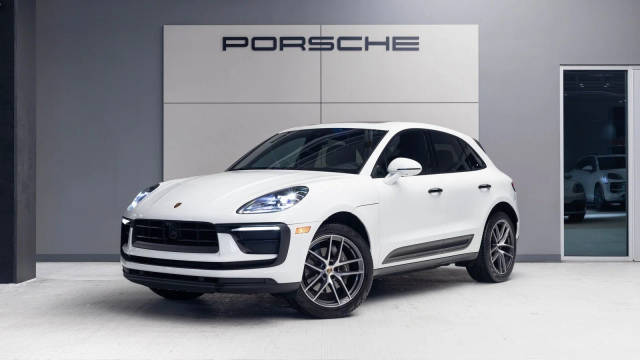 2022 Porsche Macan  AWD photo