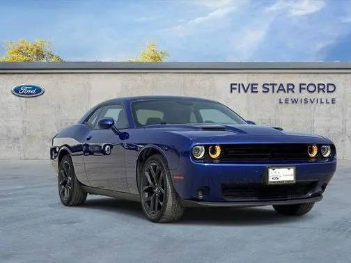 2022 Dodge Challenger SXT RWD photo