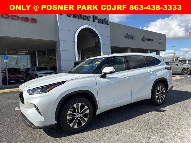 2022 Toyota Highlander XLE FWD photo