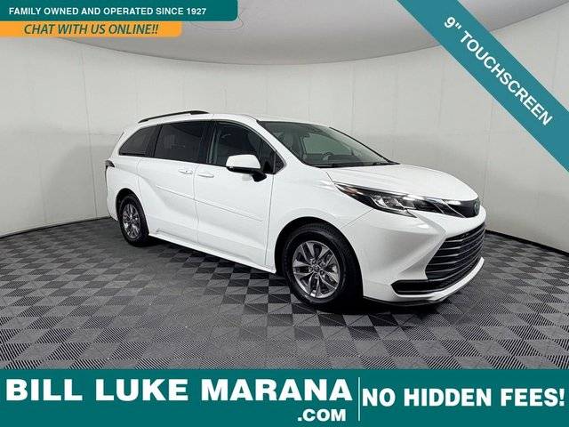 2022 Toyota Sienna LE AWD photo