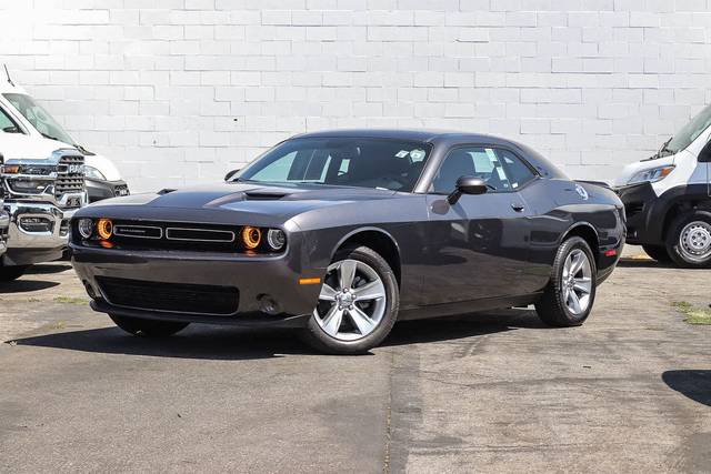 2022 Dodge Challenger SXT RWD photo
