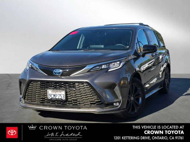 2022 Toyota Sienna XSE FWD photo