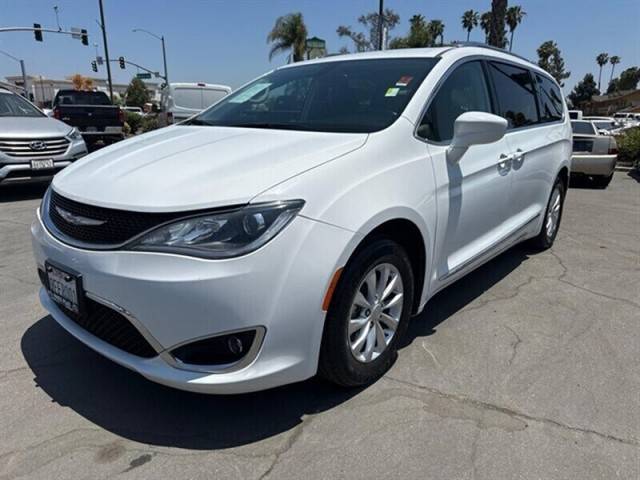 2020 Chrysler Pacifica Minivan Touring L FWD photo