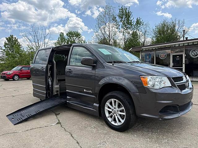 2016 Dodge Grand Caravan SXT FWD photo