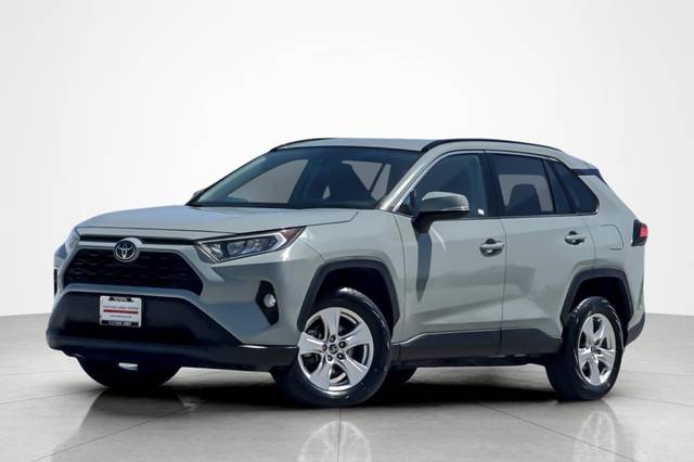 2020 Toyota RAV4 XLE FWD photo