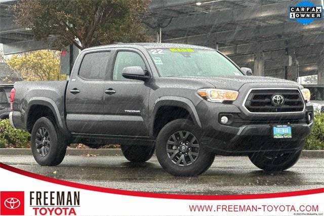 2022 Toyota Tacoma SR5 4WD photo