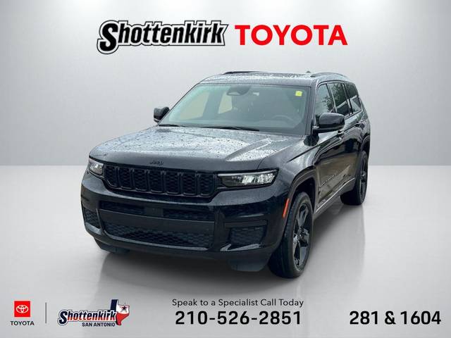 2022 Jeep Grand Cherokee L Altitude RWD photo