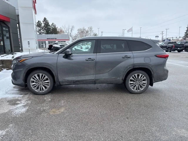 2022 Toyota Highlander Platinum AWD photo