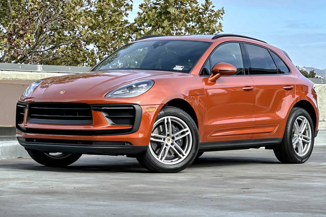 2022 Porsche Macan  AWD photo