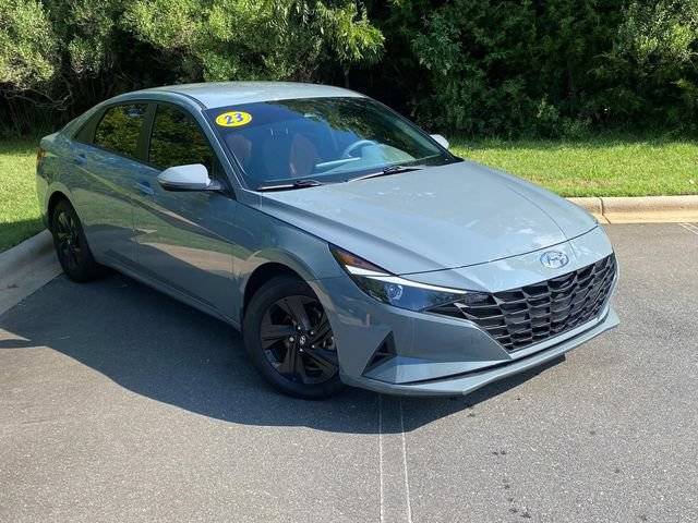 2023 Hyundai Elantra SEL FWD photo