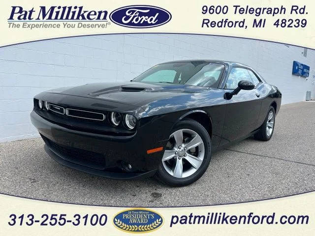 2022 Dodge Challenger SXT RWD photo