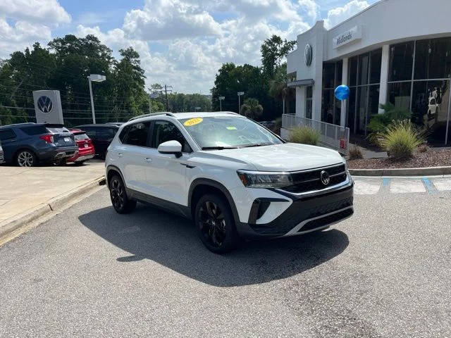 2022 Volkswagen Taos SE FWD photo
