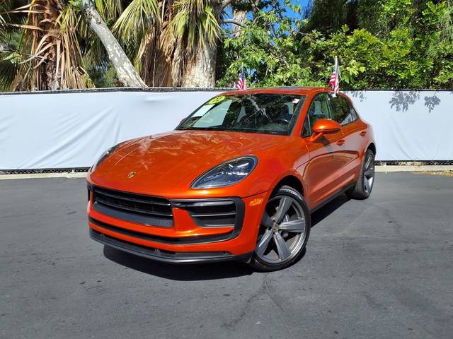 2022 Porsche Macan  AWD photo