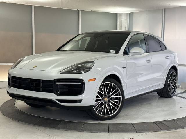 2023 Porsche Cayenne Coupe Turbo S E-Hybrid AWD photo