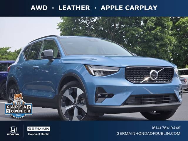 2023 Volvo XC40 Plus Dark Theme AWD photo