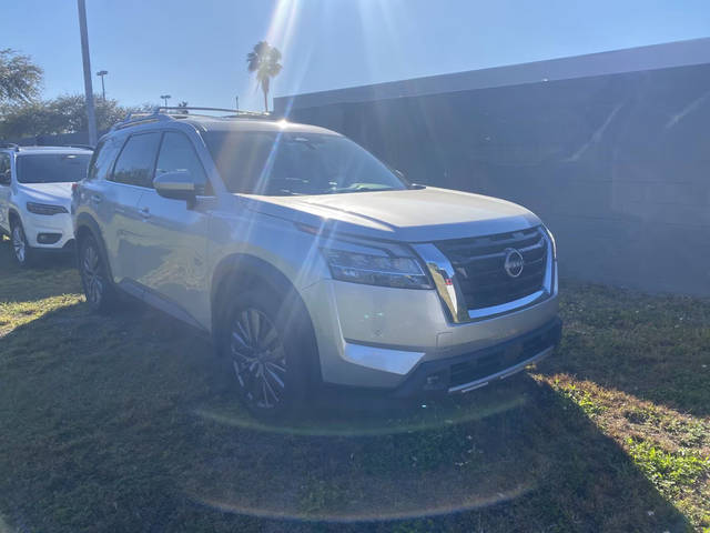 2022 Nissan Pathfinder SL FWD photo