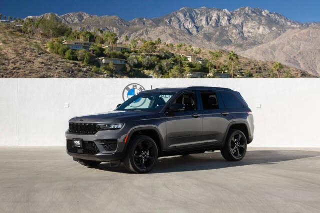 2023 Jeep Grand Cherokee Altitude 4WD photo