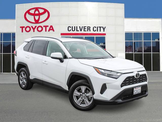 2022 Toyota RAV4 XLE FWD photo