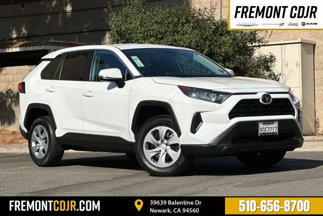 2022 Toyota RAV4 LE FWD photo