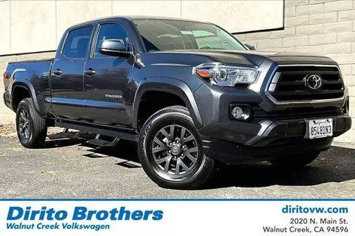 2022 Toyota Tacoma SR5 4WD photo