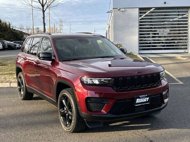 2023 Jeep Grand Cherokee Altitude 4WD photo