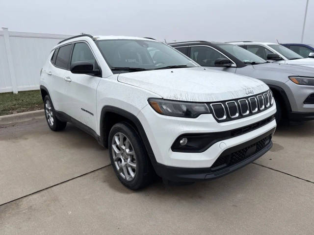 2022 Jeep Compass Latitude Lux 4WD photo