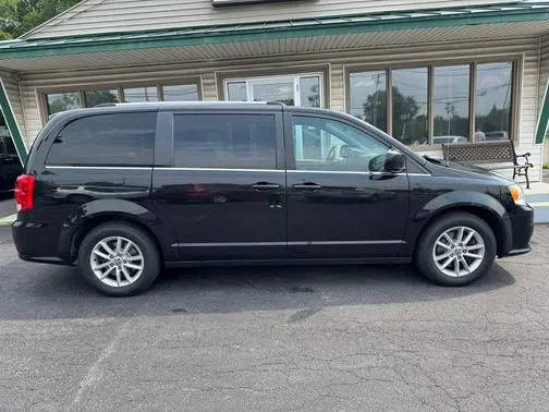 2020 Dodge Grand Caravan SXT FWD photo