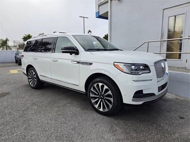 2022 Lincoln Navigator Reserve 4WD photo