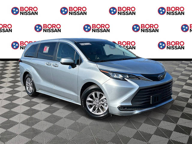 2022 Toyota Sienna LE FWD photo