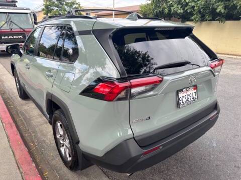 2022 Toyota RAV4 XLE AWD photo