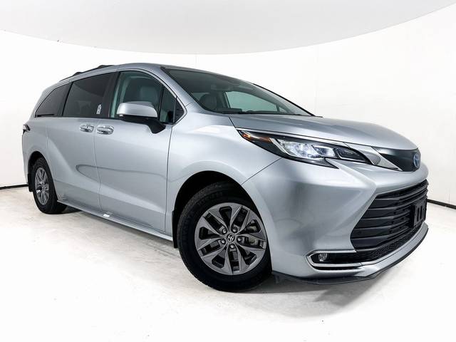 2022 Toyota Sienna XLE FWD photo