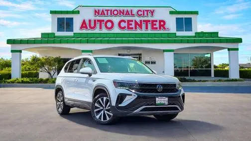 2022 Volkswagen Taos SE AWD photo